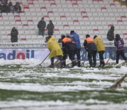 Sivas’ta kar fırtınası: Süper Lig maçı gecikmeli başladı