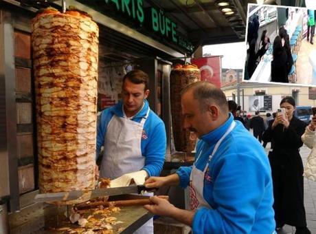 Taksim’de turistin yaptığı pes dedirtti! Hesabı ödememek için bakın ne yaptı
