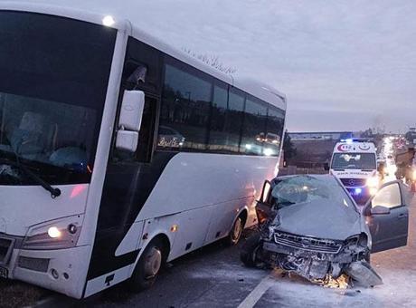 Tekirdağ’da takla atan otomobil servis midibüsüyle çarpıştı! Ölü ve yaralılar var