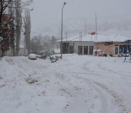 Tokat ve Sivas’ta eğitime 1 gün kar engeli