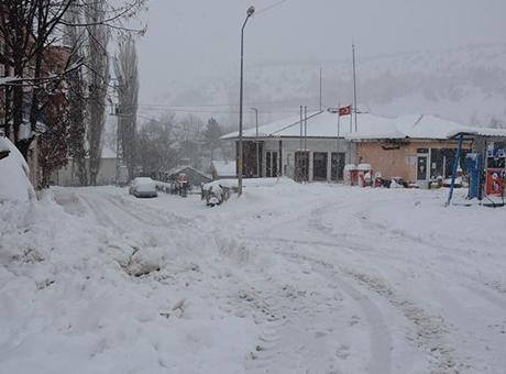 Tokat ve Sivas’ta eğitime 1 gün kar engeli