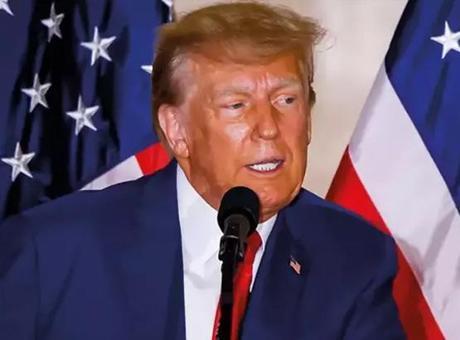 Trump’a müjde! Cezanın açıklanması süresiz ertelendi