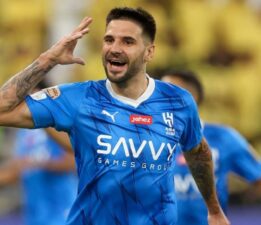 “Yeni golcü için iki aday var” (19 Kasım 2024 spor manşetleri)