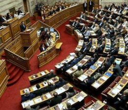 Yunanistan muhalefetinde istifa krizi: SYRIZA 4 vekil kaybetti