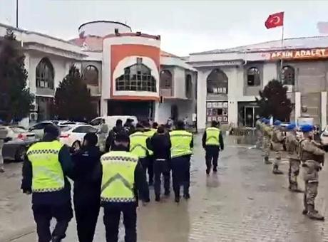18 aydır her yerde aranıyorlardı! Baba ile oğlunu öldüren 4 kardeş samanlıkta yakalandı