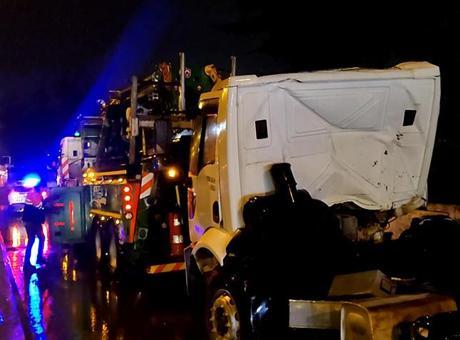 4 kişi hayatını kaybetmişti… Bakırköy’de aynı üst geçide yine kaza