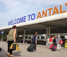 Antalya’da tüm zamanların turist rekoru kırıldı