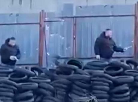 Ataşehir’de dehşet anları! Boş arazide etrafa rastgele ateş etti