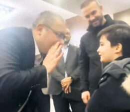 Babasına iş isteyen çocuğa rüşvet sorusu tepki çekti: CHP’li Özarslan özür diledi