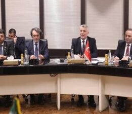 Bakan Bolat Tahran’da İranlı mevkidaşı ile bir araya geldi