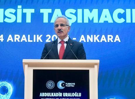 Bakan Uraloğlu açıkladı! Ticari sürücüler için yaş sınırı uzatıldı