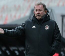 Beşiktaş’ta Sergen Yalçın’la ilk görüşme: “Takımı her zaman ayağa kaldırabiliriz”
