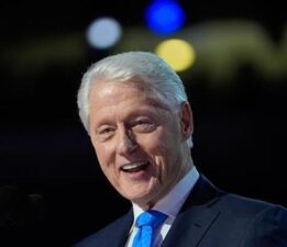 Bill Clinton hastaneye kaldırıldı
