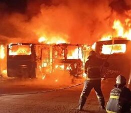 Burdur’da feci yangın! Tam 6 halk otobüsü küle döndü