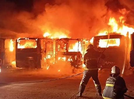 Burdur’da feci yangın! Tam 6 halk otobüsü küle döndü