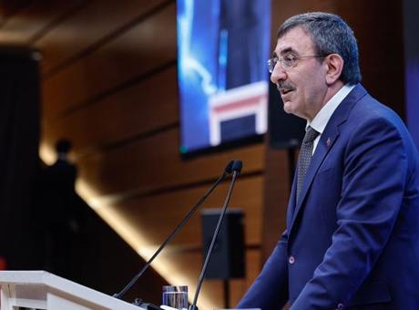 Cevdet Yılmaz: Türkiye, dünya lojistiğinde merkezi konum elde edecek