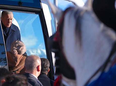 Cumhurbaşkanı Erdoğan’ı atlı cirit sporcuları karşıladı