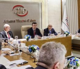 Cumhurbaşkanı Yardımcısı Yılmaz, ATO yönetimi ile görüştü