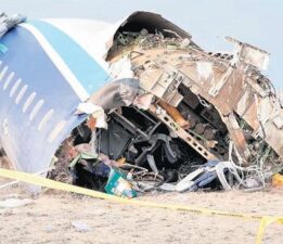 Düşen uçaktan 29 kişi kurtuldu