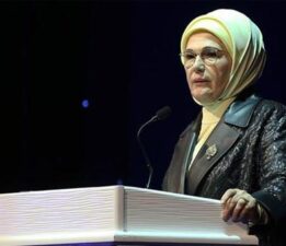 Emine Erdoğan’dan Refik Anadol’un yeni yapay zeka platformuna yönelik paylaşım
