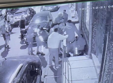 Esenler’de 10 kişilik grup polise saldırdı! Gözaltına alındılar