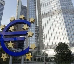 Euro Bölgesi ekonomisi kasımda daraldı