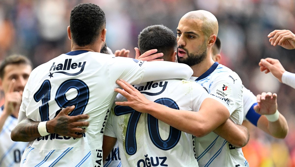 Fenerbahçe zirve takibinde: Gaziantep FK maçı ilk 11’leri belli oldu