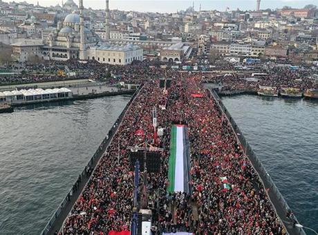 Galata Köprüsü’ndeki eylem nedeniyle İstanbul’da bazı yollar trafiğe kapatılacak