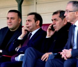 Galatasaray yönetimi tam kadro antrenmanı takip etti