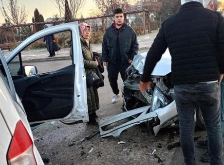 Gizli buzlanma kazaya neden oldu! 3 araç birbirine girdi