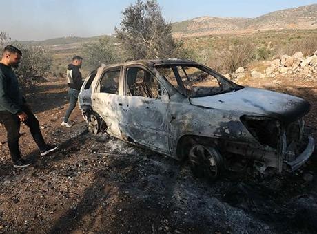 İsrailliler, Batı Şeria’da 2 ev, 1 dükkan ve 3 aracı yaktı