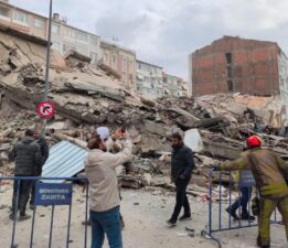 İstanbul Güngören’den bina çöktü