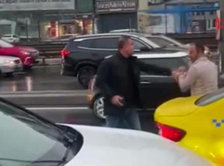 İstanbul’da ilginç kavga! ‘Ben boksörüm gel’