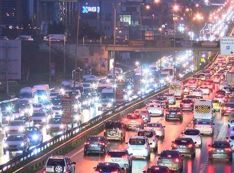 İstanbul’da iş çıkış saatinde trafik yoğunluğu yüzde 89’a ulaştı