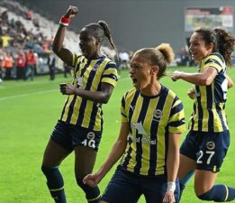 Kadın Futbol Süper Ligi’nde ilk yarı raporu: Fenerbahçe zirvede, gol kraliçe Armısa Kuç