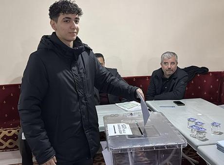 Karabük’te vatandaşlar sandık başında
