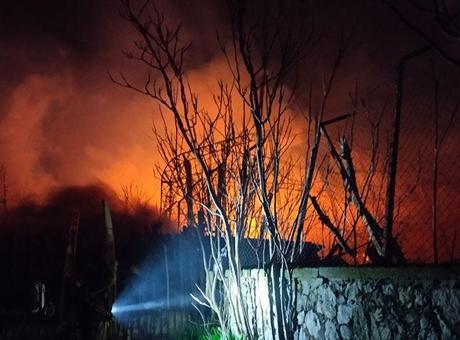 Kartal’da film platosunda korkutan yangın