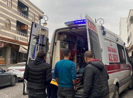Kebapçıda tartışan baba-oğul iş yerlerinin damından atladı