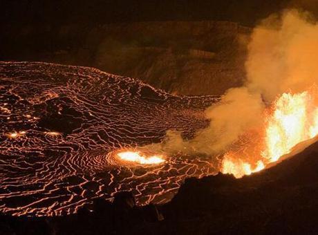 Kilauea Yanardağı uyandı! Lavlar 80 metre yüksekliğe ulaştı