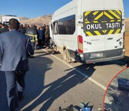 Mardin’de feci kaza! Servis minibüsü ile otomobil çarpıştı: 12 yaralı