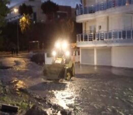 Meteoroloji uyarmıştı! Şiddetli yağış su baskınlarına sebep oldu