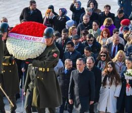 Özel, engelli bireylerle Anıtkabir’i ziyaret etti
