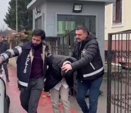 Sakarya’da dehşet! 3 aylık eşini defalarca bıçakladı