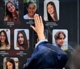 Sırbistan’daki okul saldırısında 10 kişiyi öldüren çocuğun ailesine 17,5 yıl hapis