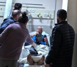 Sokak ortasında dehşet! Kardeşini sopayla dövüp, tabancayla vurdu