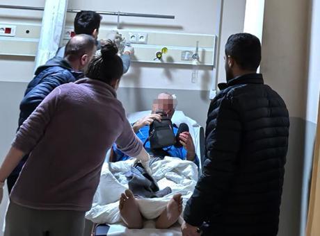 Sokak ortasında dehşet! Kardeşini sopayla dövüp, tabancayla vurdu