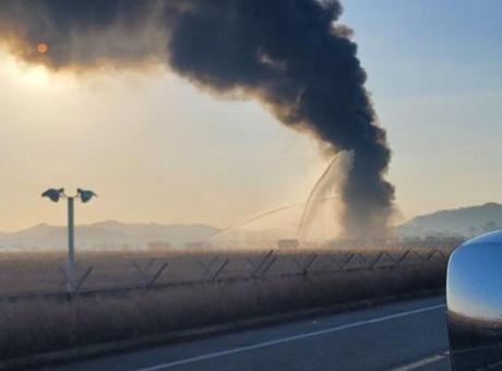 Son dakika… Güney Kore’de yolcu uçağı düştü: İşte olay yerinden ilk görüntüler