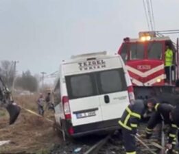 Son dakika… Kırklareli’de yük treni fabrika servisine çarptı