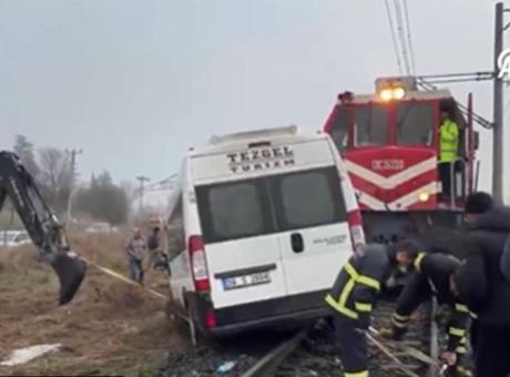 Son dakika… Kırklareli’de yük treni fabrika servisine çarptı