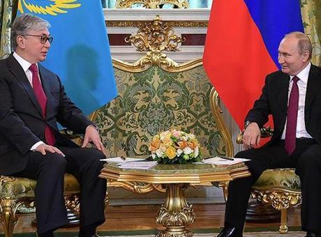 Tokayev ve Putin, Aktau’daki uçak kazasını görüştü